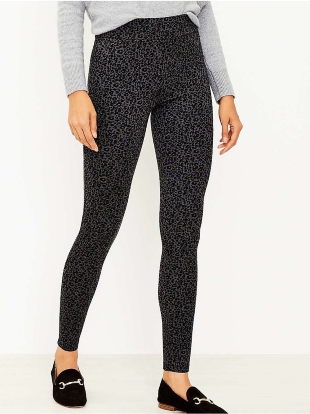 Loft Black/Grey Leopard Print  knit Leggings. Rayon/Spandex. Size PS. 23” length